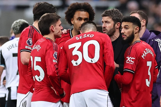 Michael Carrick và nghệ thuật 'liệu cơm gắp mắm' giúp Man United hồi sinh mạnh mẽ tại Ngoại hạng Anh