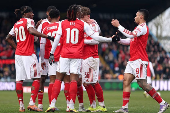 Arsenal vào tứ kết FA Cup sau chiến thắng nhọc nhằn 2-1 trước Mansfield Town