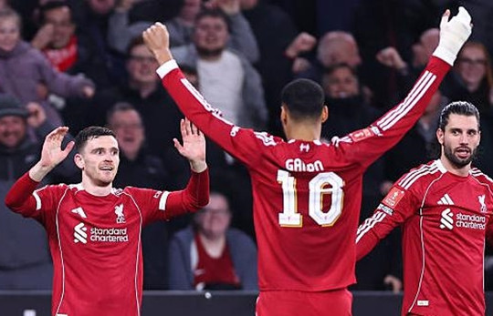Robertson rực sáng, Liverpool hạ Wolves 3-1 để tiến vào tứ kết FA Cup