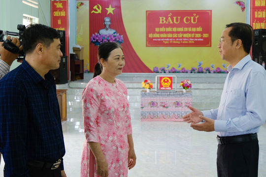 Trưởng Ban Tổ chức Tỉnh ủy Tôn Thiện Đồng kiểm tra công tác chuẩn bị bầu cử tại xã Cát Tiên 2