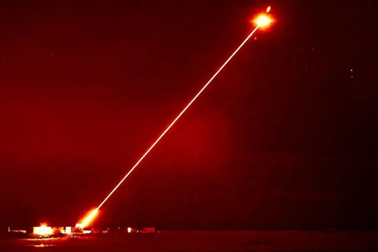 Năng lượng định hướng: Giải pháp phá vỡ bài toán chi phí phòng không trước bầy đàn UAV
