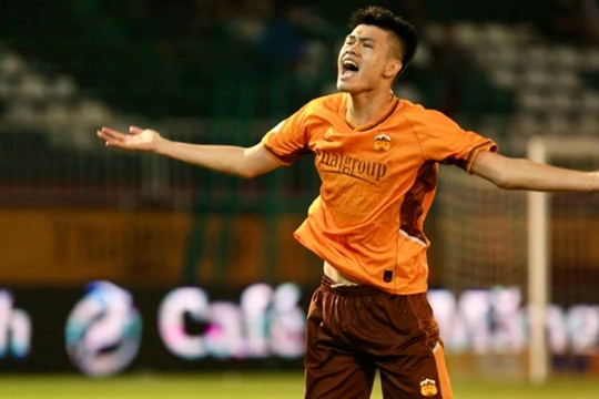 Trung vệ 1m95 Đinh Quang Kiệt cùng U21 Việt Nam dự giải tứ hùng tại Trung Quốc
