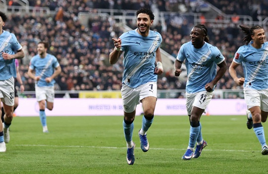 Man City ngược dòng kịch tính tại St James' Park: Marmoush và Savinho rực sáng