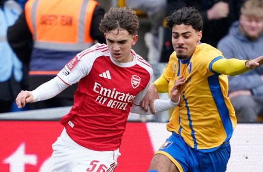 Thần đồng 16 tuổi Max Dowman tỏa sáng giúp Arsenal nhọc nhằn hạ Mansfield tại FA Cup