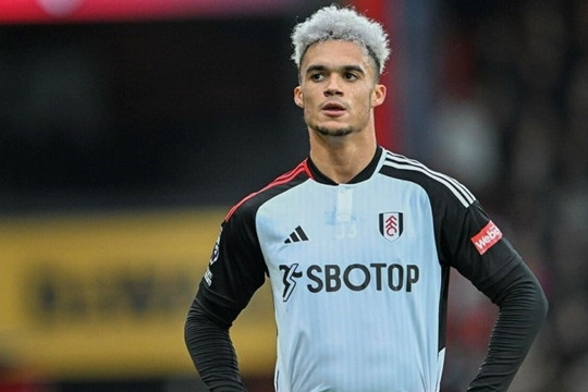 Tin chuyển nhượng 9/3: Antonee Robinson chọn Liverpool, MU săn đón Bradley Barcola