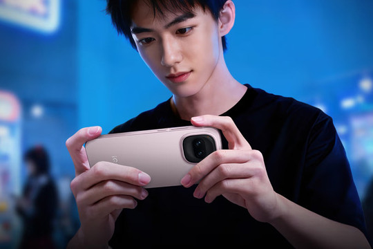 iQOO Z11 gây ấn tượng với viên pin 9,020 mAh và màn hình tần số quét 165Hz