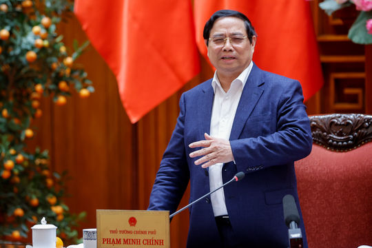 Thủ tướng: Sử dụng ngay Quỹ bình ổn giá xăng dầu; dứt khoát không để thiếu năng lượng trong mọi hoàn cảnh