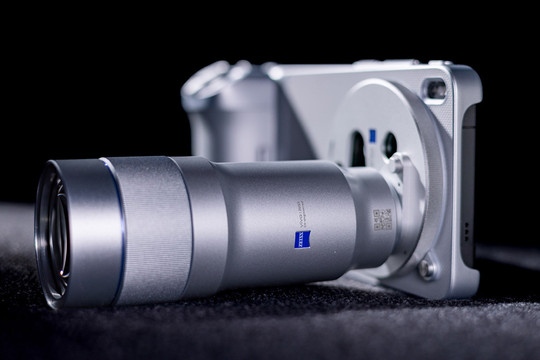 vivo X300 Ultra lộ diện bộ đôi ống kính ZEISS 200mm và 400mm đột phá khả năng siêu zoom