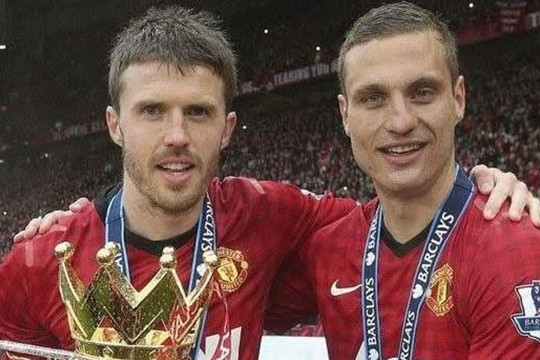 Nemanja Vidic bảo vệ Michael Carrick: Khi DNA Manchester United là sự đoàn kết
