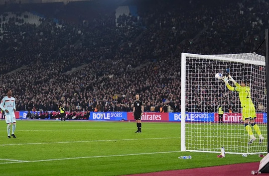 Bi kịch Panenka của Dango Ouattara: Khi sự tự tin biến thành thảm họa tại FA Cup