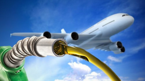 Giá nhiên liệu máy bay tại Singapore tăng vọt 140%, chạm mốc 230 USD/thùng