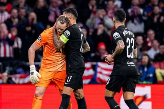 Kinsky sai lầm liên tiếp, Atletico vùi dập Tottenham 5-2