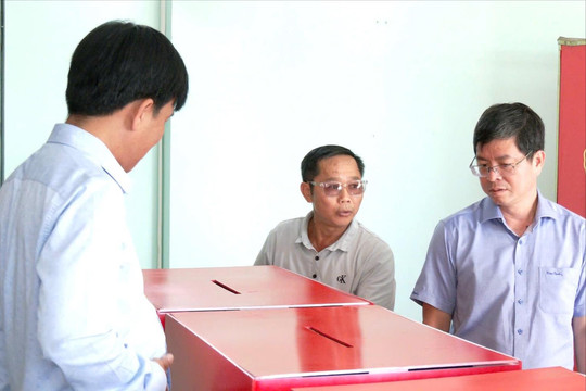 Đoàn kiểm tra của Ủy ban Bầu cử tỉnh Lâm Đồng làm việc tại phường La Gi