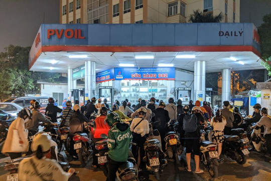Chi Quỹ bình ổn sau hơn 3 năm, giá dầu giảm 2.706 đồng/lít