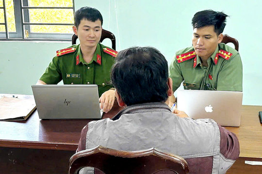 Công an xã Đắk Song xử phạt người đàn ông chia sẻ thông tin sai sự thật