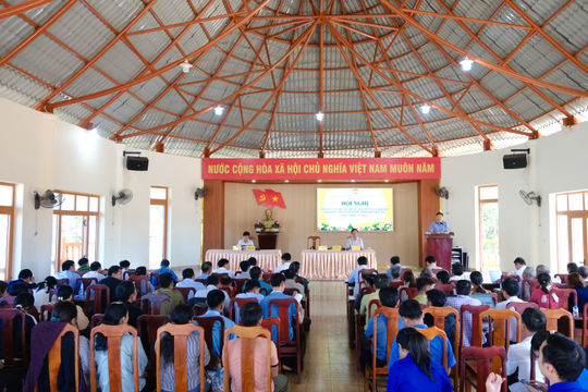 Già làng, người uy tín “tiếp lửa” tuyên truyền bầu cử ở Cát Tiên 3