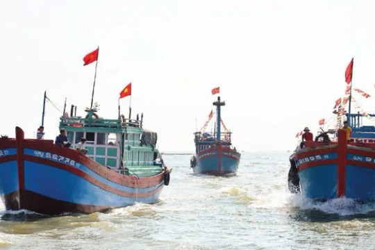 Chủ động thích ứng giá xăng, dầu để vươn khơi, bám biển