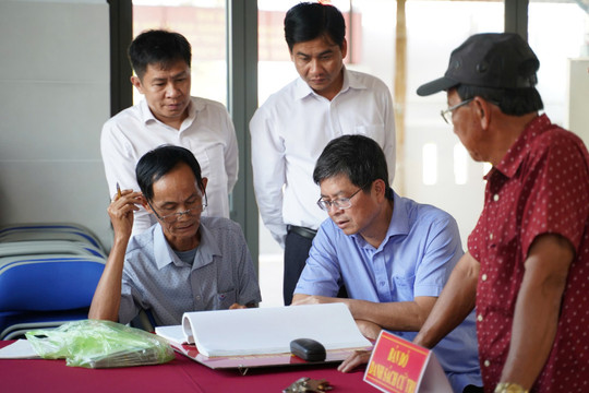 Đoàn kiểm tra số 6 của Ủy ban bầu cử tỉnh kiểm tra chuẩn bị bầu cử tại Tiến Thành