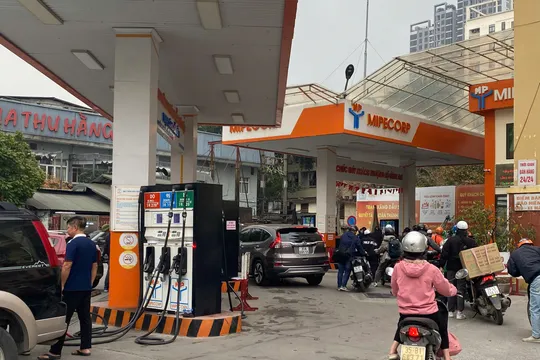 Giá xăng dầu hôm nay 13/3/2026: Xăng RON 95 tăng, E5 RON 92 giảm từ 22h hôm qua; Bảng giá xăng dầu Petrolimex hôm nay 13/3/2026