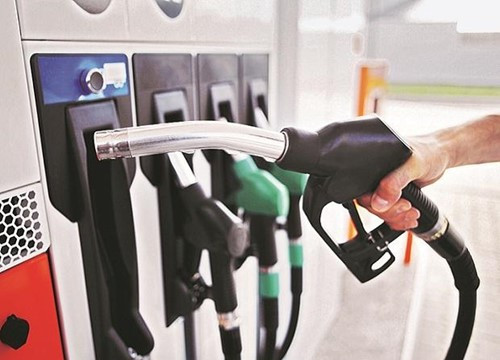 Giá xăng dầu giảm mạnh từ 22h ngày 11/3, dầu hỏa giảm gần 8.000 đồng/lít