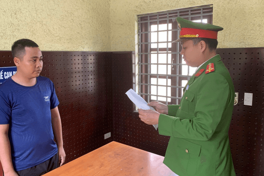 Quảng Ninh: Bắt khẩn cấp tài xế xe tải không chấp hành kiểm tra nồng độ cồn
