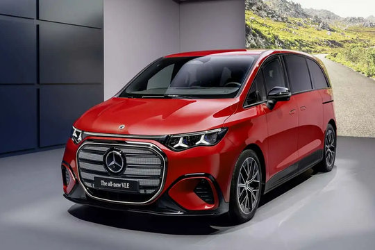 Mercedes-Benz VLE: Xe van điện hạng sang với tầm vận hành 700 km và rạp phim 8K di động