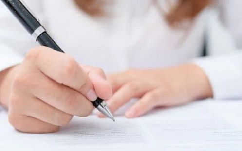 Sáng kiến được công nhận trước sáp nhập đơn vị có dùng để xét thi đua?