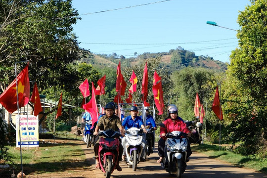 Cử tri trẻ Lâm Đồng hướng về ngày hội non sông