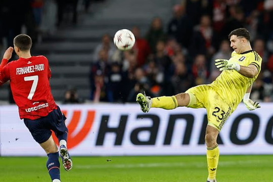 Martinez sắm vai kẻ phản diện, Watkins đưa Aston Villa tiến gần giấc mơ Champions League