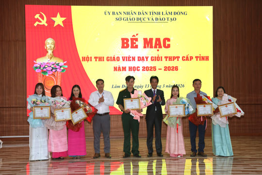 119 giáo viên THPT khu vực phía Tây Lâm Đồng đoạt giáo viên dạy giỏi cấp tỉnh