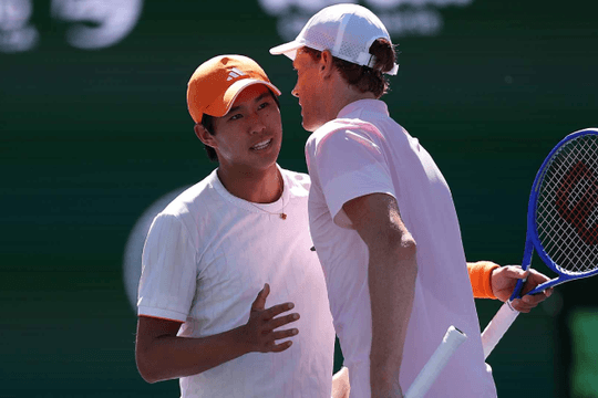 Jannik Sinner hạ gục Learner Tien, thiết lập kỷ lục thắng trận vượt qua cả Djokovic và Alcaraz