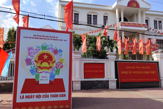 Vượt sóng, gửi niềm tin qua từng lá phiếu