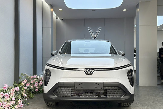 VinFast VF MPV 7 ưu đãi tới 73 triệu đồng: Giá lăn bánh thực tế chỉ từ 750 triệu đồng
