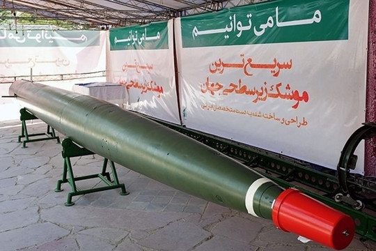 Ngư lôi siêu khoang Hoot của Iran: Sức mạnh công nghệ và vai trò tại eo biển Hormuz