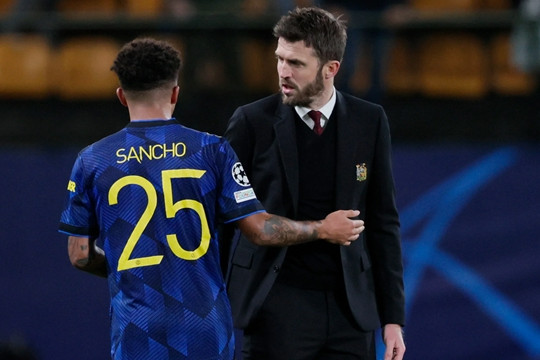 Michael Carrick thiết lập kỷ luật thép tại MU: Canh bạc Mason Mount và bài học Jadon Sancho