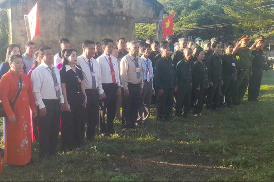 Đồng bào dân tộc thiểu số ở La Dạ tích cực đi bỏ phiếu bầu cử