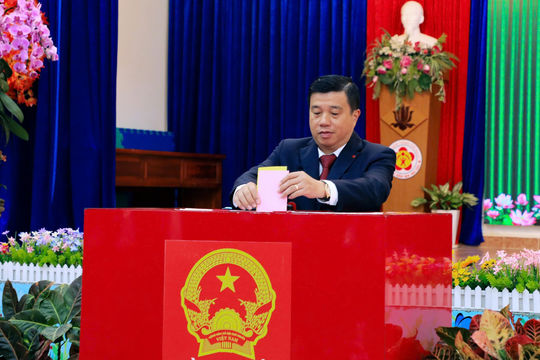 Cử tri Lâm Đồng hòa chung khí thế Ngày hội non sông