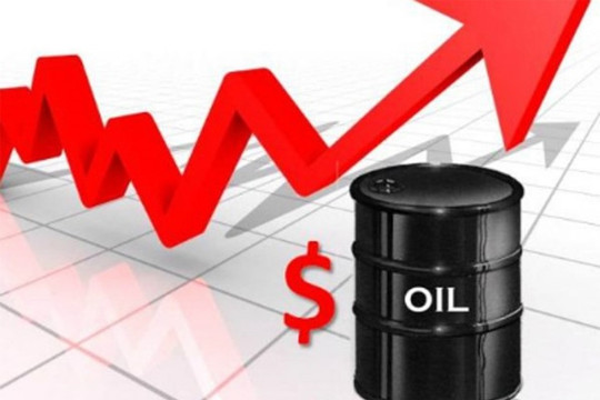 Giá dầu thế giới vượt 105 USD/thùng, Việt Nam chi mạnh Quỹ bình ổn để giữ giá xăng