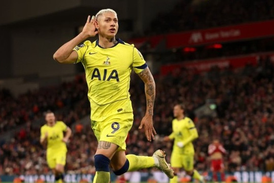 Richarlison ghi bàn phút 90, Liverpool lỡ cơ hội vào top 4 sau trận hòa Tottenham 1-1