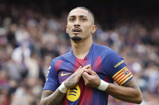 Raphinha lập hat-trick rực rỡ, Barcelona đè bẹp Sevilla 5-2 tại La Liga