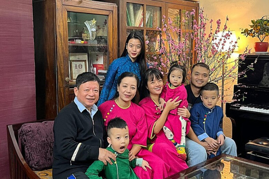NSƯT Chiều Xuân kỷ niệm 39 năm ngày cưới vào đúng ngày hội bầu cử toàn quốc