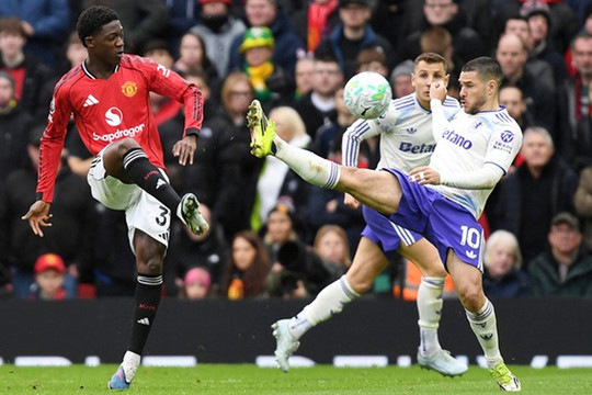 Kobbie Mainoo rực sáng dưới thời Michael Carrick: Cỗ máy đếm nhịp đưa MU tiến gần Champions League