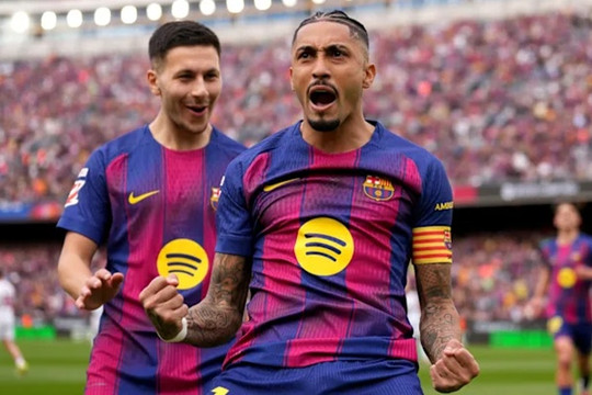 Barca đè bẹp Sevilla 5-2: Hat-trick của Raphinha và ngày trở lại đầy cảm xúc của Gavi