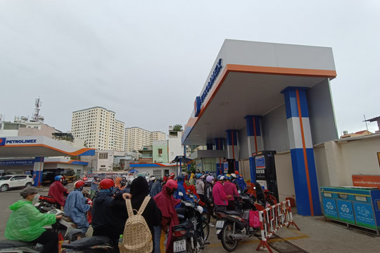 Cập nhật giá xăng dầu hôm nay 17/3/2026: Trong nước giữ ổn định nhờ Quỹ bình ổn, giá dầu thế giới hạ nhiệt nhẹ