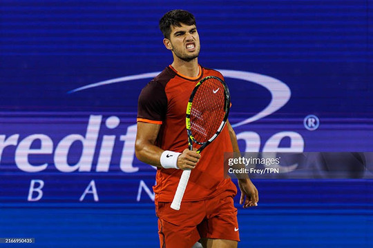 Alcaraz mệt mỏi vì bị săn đuổi, Djokovic rút lui khỏi Miami Open do chấn thương