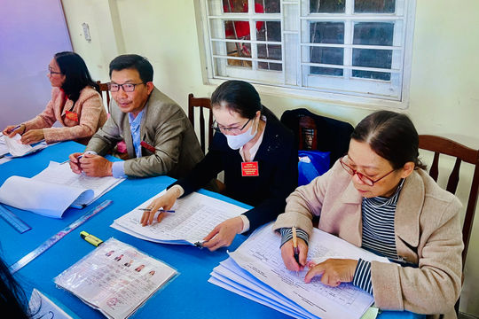 Những người lặng thầm vì ngày hội non sông