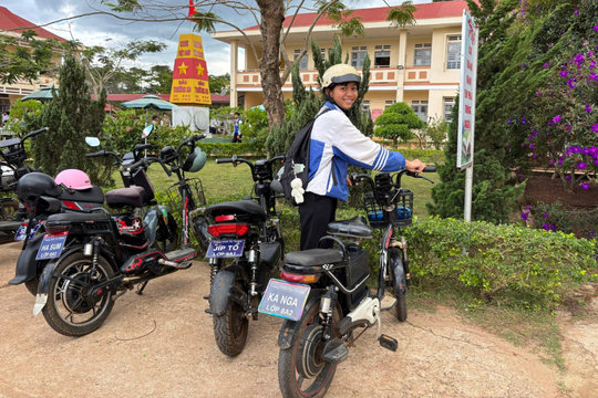 “Định danh” xe đạp điện giúp học sinh đến trường an toàn