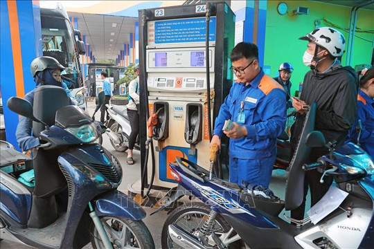 Giá xăng dầu đồng loạt tăng mạnh từ 23 giờ ngày 19/3, cao nhất gần 9.000 đồng/lít