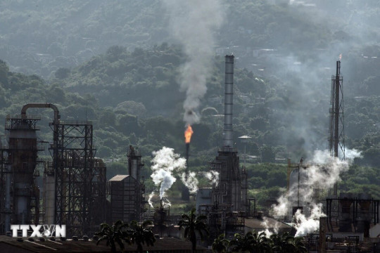 Mỹ nới lỏng cấm vận Venezuela để tăng nguồn cung dầu mỏ