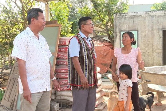 Người “vác tù và hàng tổng” vì đồng bào Raglai